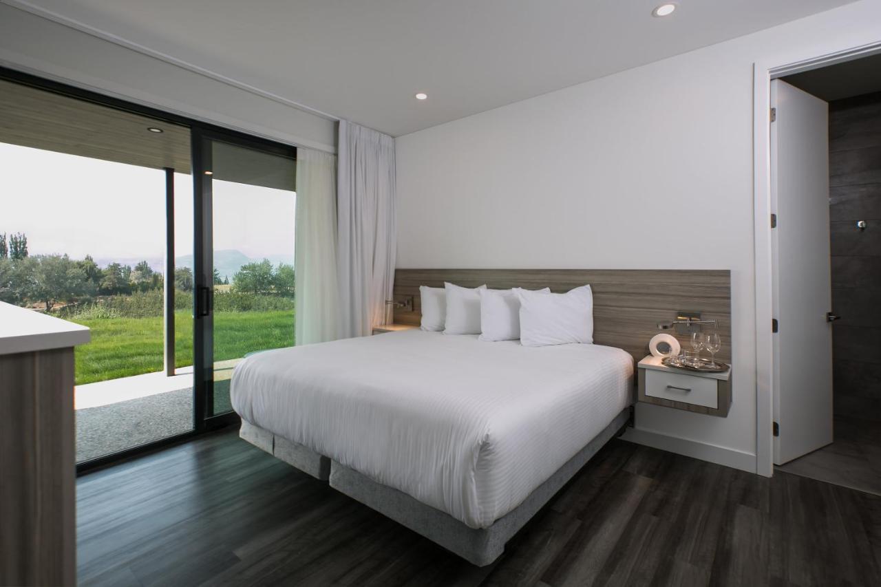 Suite with Lake View,996561823:JPEG